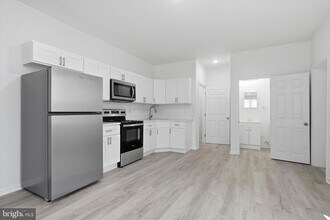 Building Photo - 2209 W Toronto St