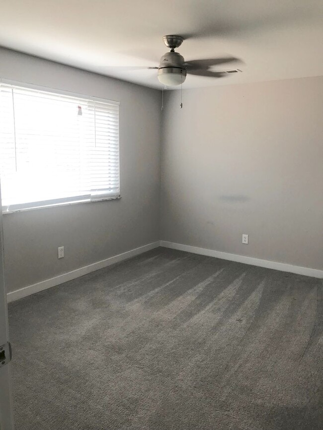 Building Photo - Pet Friendly Renovated One Bedroom