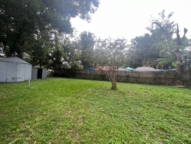 Foto del edificio - Must-See 2 Bedroom Home with Spacious Yard...