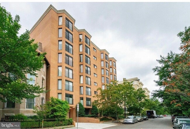 Building Photo - 2012 Wyoming Ave NW
