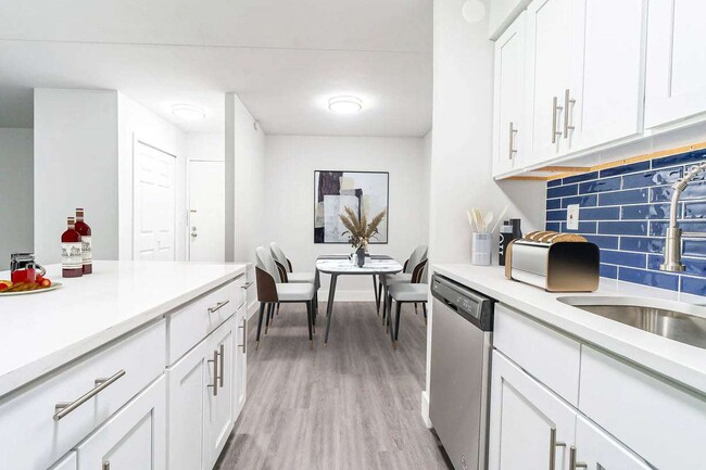 Kitchen - Foxwood Apartments