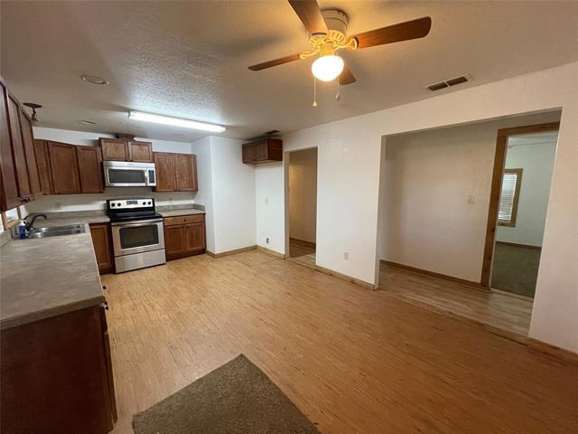 Building Photo - 404 N Hannaford St