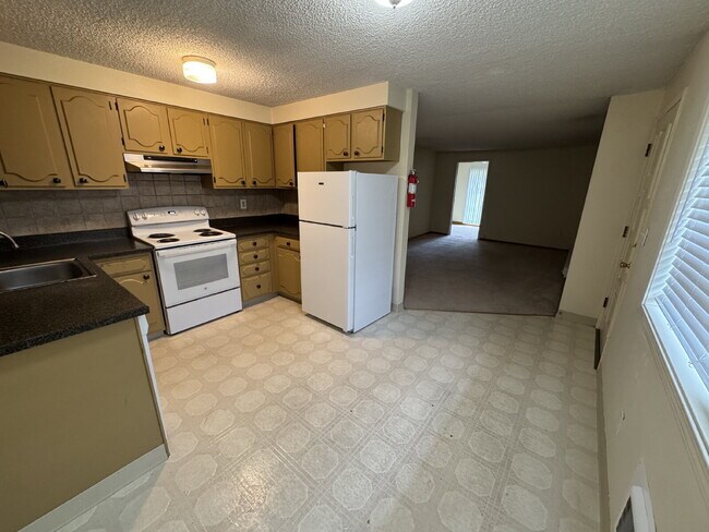 Foto del edificio - Milwaukie Tri-plex, 2-Bedroom, Near Transp...