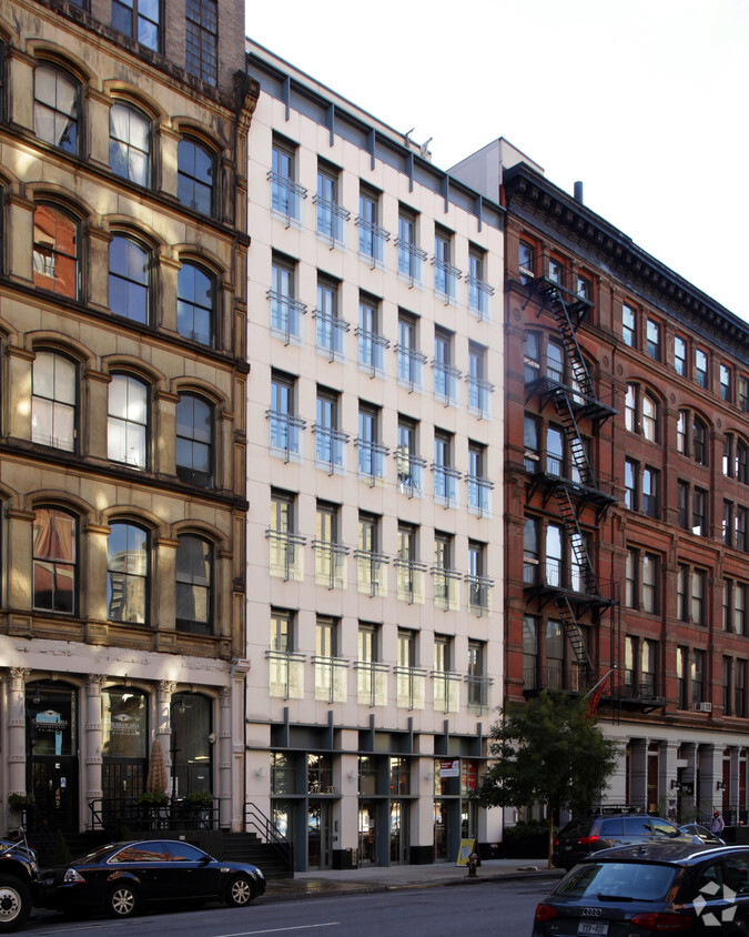 Foto principal - 217 W Broadway