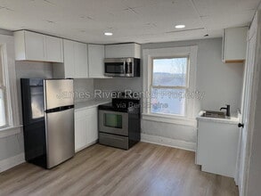 Building Photo - 1009 4th St