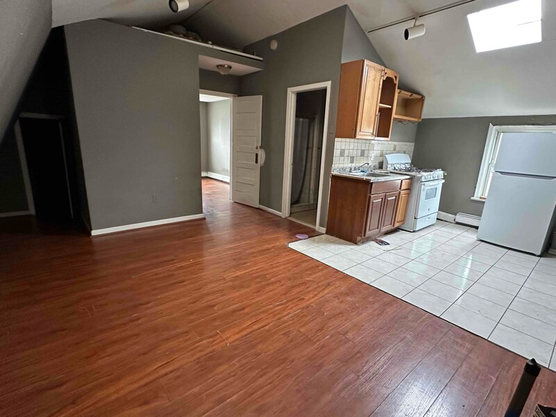 Primary Photo - 1 Headley Terrace
