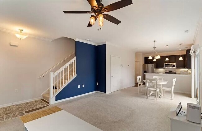 Foto del edificio - 1672 Halesworth Ln