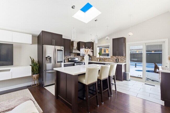 Building Photo - 3210 Lawrence Ave E