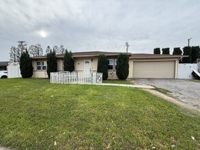 Building Photo - 2646 Cochran St