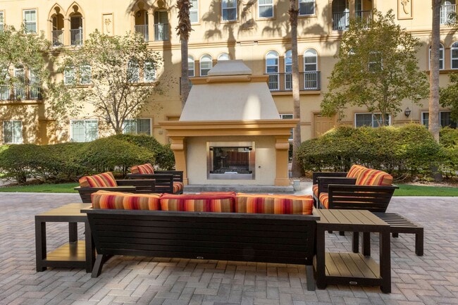 Foto del edificio - Furnished Exquisite 1-Bedroom Luxury Condo Minutes from the LV Strip with Resort-Style Amenities