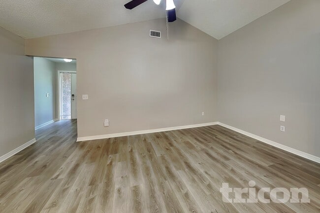 Foto del edificio - 352 N Fork Pl