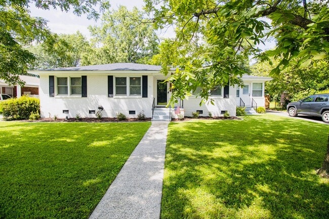 Building Photo - 1508 Hollyberry Ln