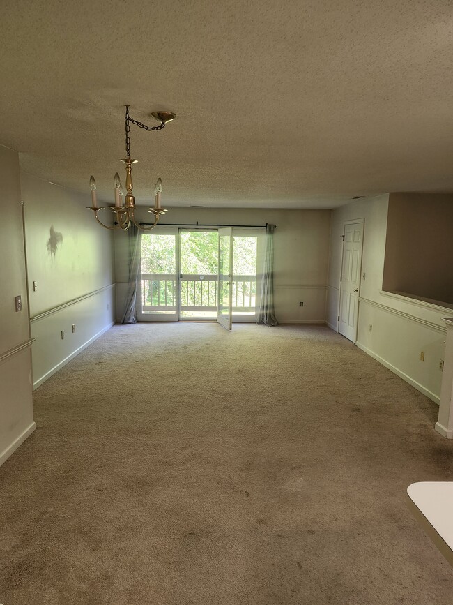Building Photo - 308 Ashmead Cmns