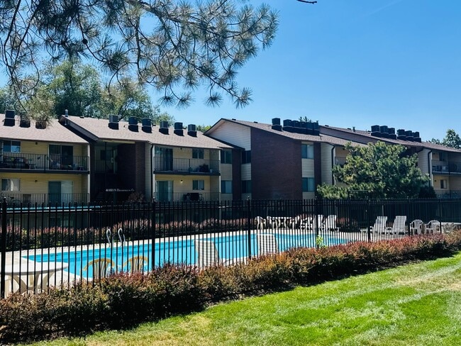 Building Photo - **Move in Special 1/2 off First month!** Cozy 2Bed/2Bath Apartment in Millcreek