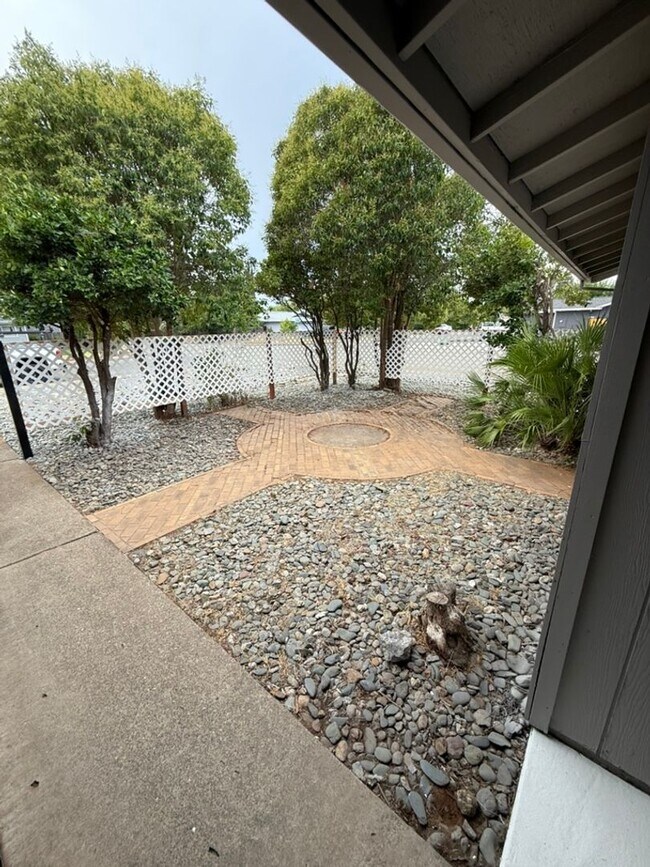 Foto del edificio - 3-bedroom, 2-bathroom home in great neighb...
