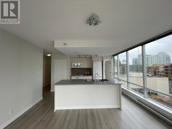 Photo du bâtiment - 233-1233 Robson St