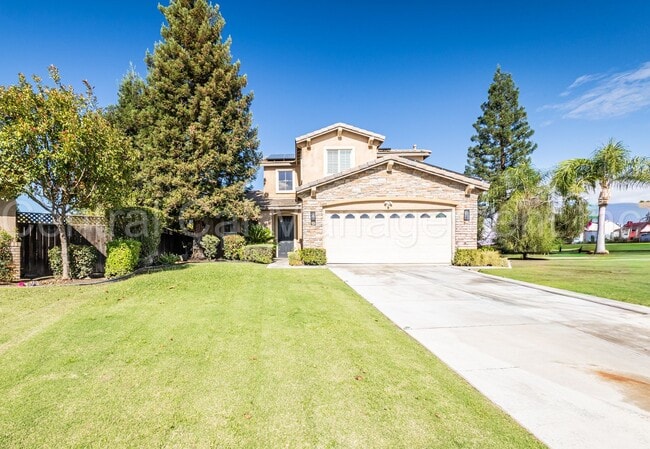 Building Photo - 4 Bedroom/3 Bath Home with Solar, Pool and...
