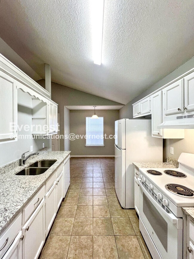 Building Photo - 2088 E Parkway St