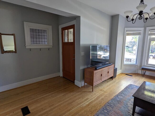 Foto del edificio - 4563 Avery St