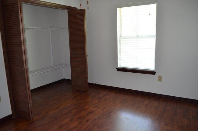 Foto del edificio - 380 Canterbury Cir NW