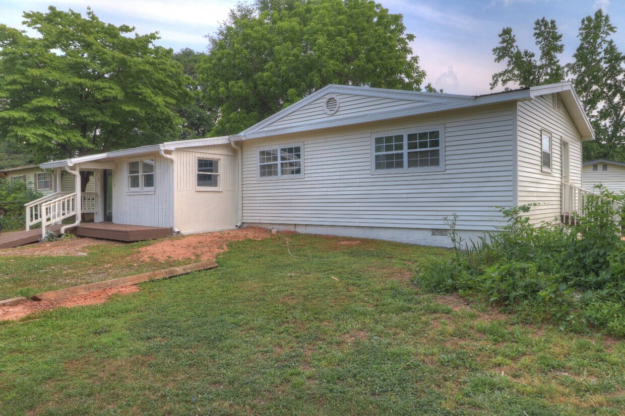 Primary Photo - 1305 Cochise Cir