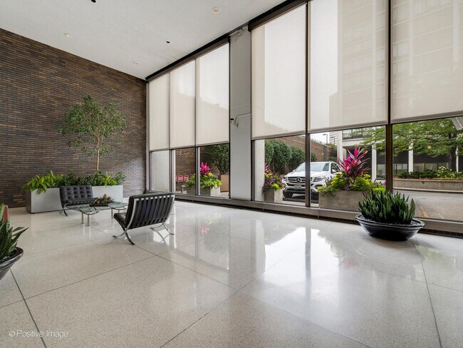 Foto del edificio - 5455 N Sheridan Rd