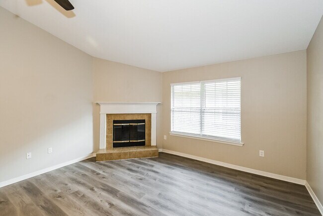 Foto del edificio - 2847 Cross Creek Dr