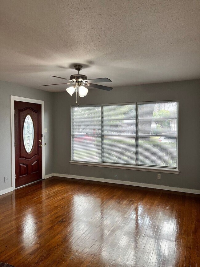 Foto del edificio - 3 br, 1 bath House - 135 Timberlane