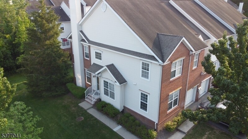 Primary Photo - 156 Gladstone Dr