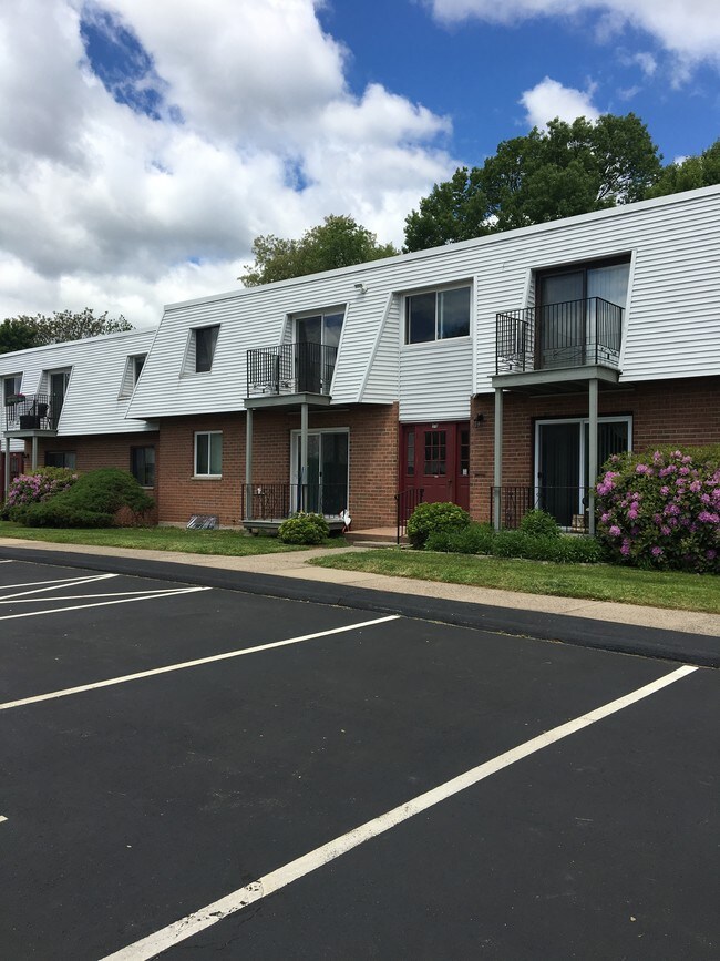 270 Richard St Unit 3, Newington, CT 06111 Condo for Rent in