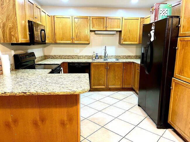 Foto del edificio - 4 Bedroom Single Family Home in Phoenix