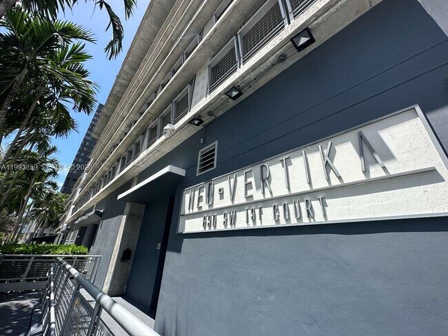 Foto del edificio - 690 SW 1st Ct