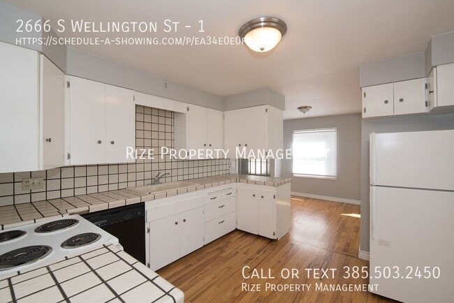 Building Photo - Beautiful 3 bed duplex with large yard!