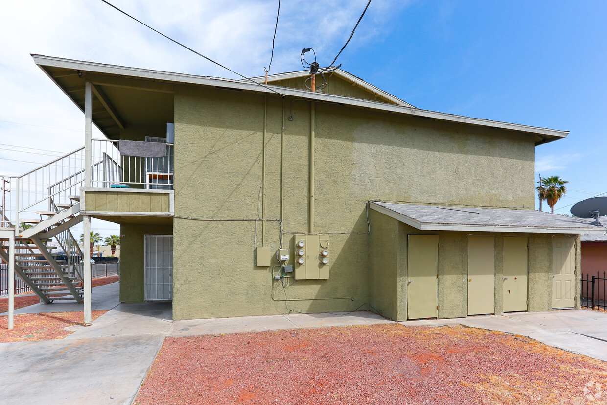 Building Photo - 1316 E Carson Ave