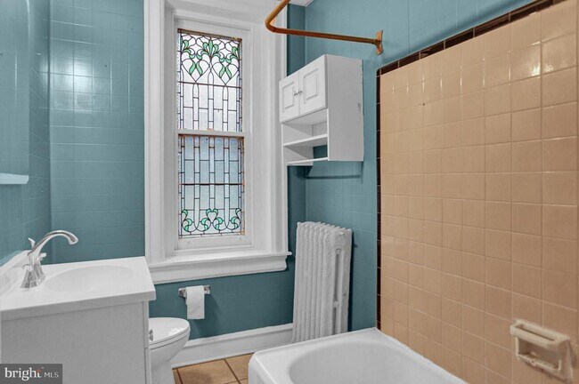 Building Photo - 1257 Eckert Ave