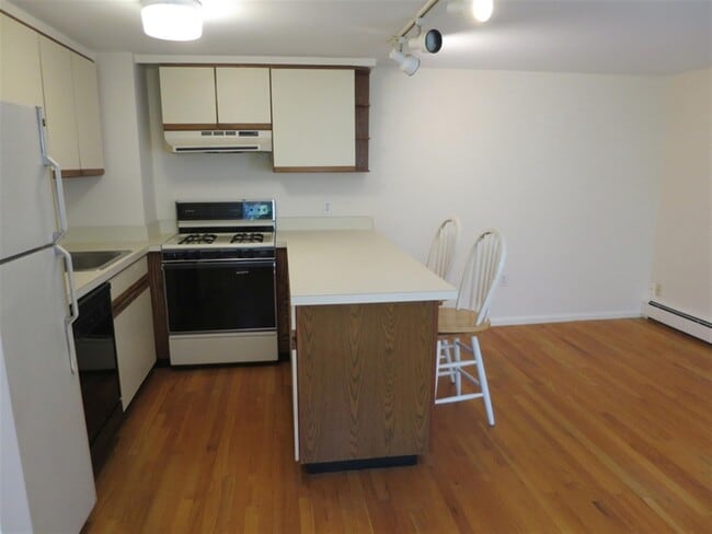 Building Photo - 61 6th St