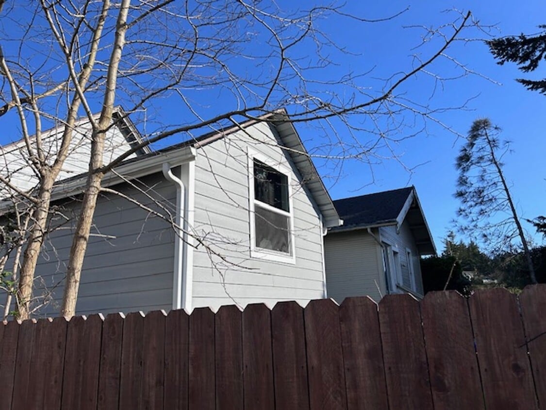 Building Photo - 2144