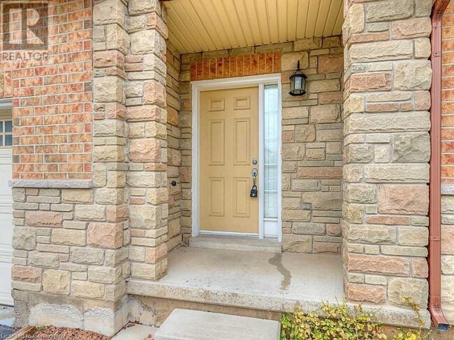 Building Photo - 60 Cloverleaf Dr