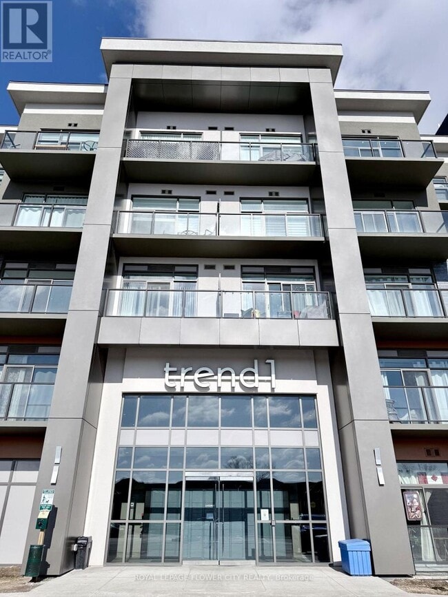 Building Photo - 450 Dundas St E