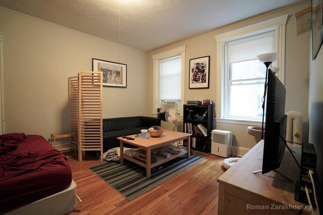 Building Photo - 366 Riverway