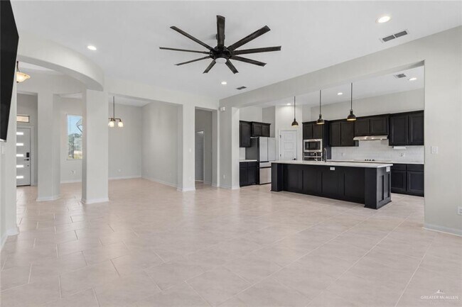 Building Photo - 4812 Ensenada Ave