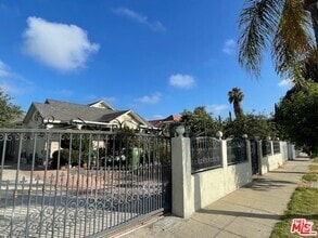 Building Photo - 1043 3rd Ave