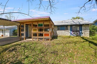 Building Photo - 100 E Lisa Dr