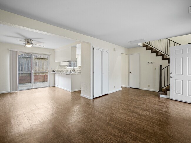 Building Photo - 3105 Garden Cir