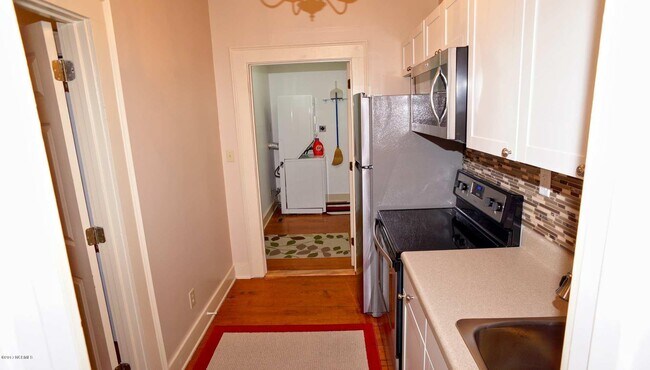 Building Photo - 219 Pollock St