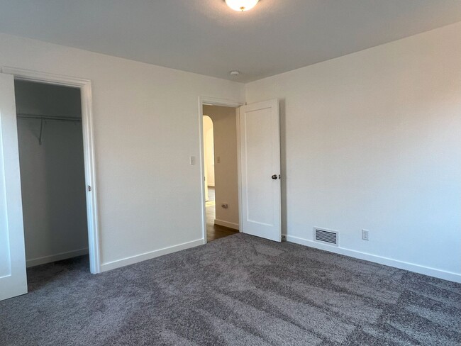 Main Floor Bedroom - 4817 S C St