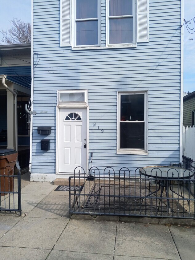 Primary Photo - 819 Dayton Ave