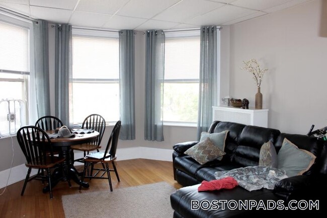 Foto del edificio - 879 Beacon St