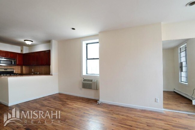 Building Photo - 170 E 106th St