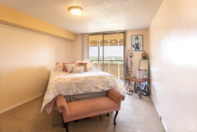 1BR 1BA - 778 SF - Park Tower Apartments